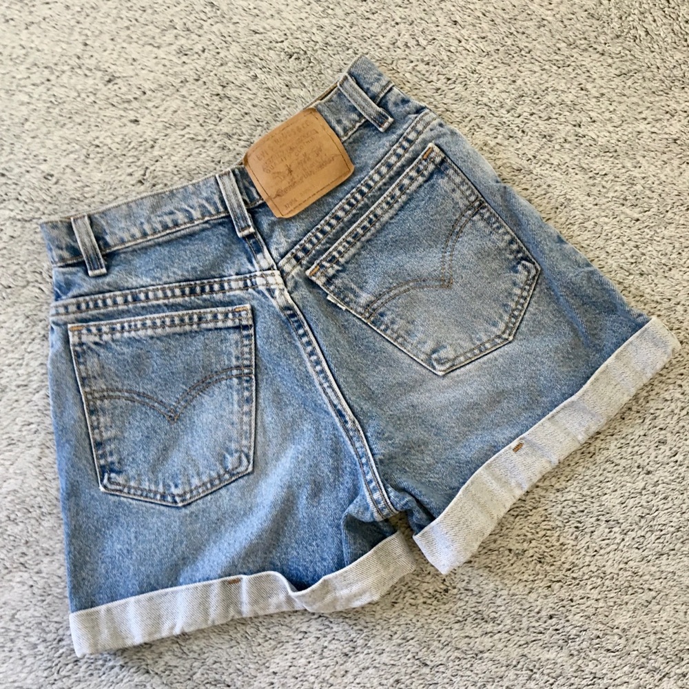 Vintage Levi’s High Rise Medium Wash Denim Shorts